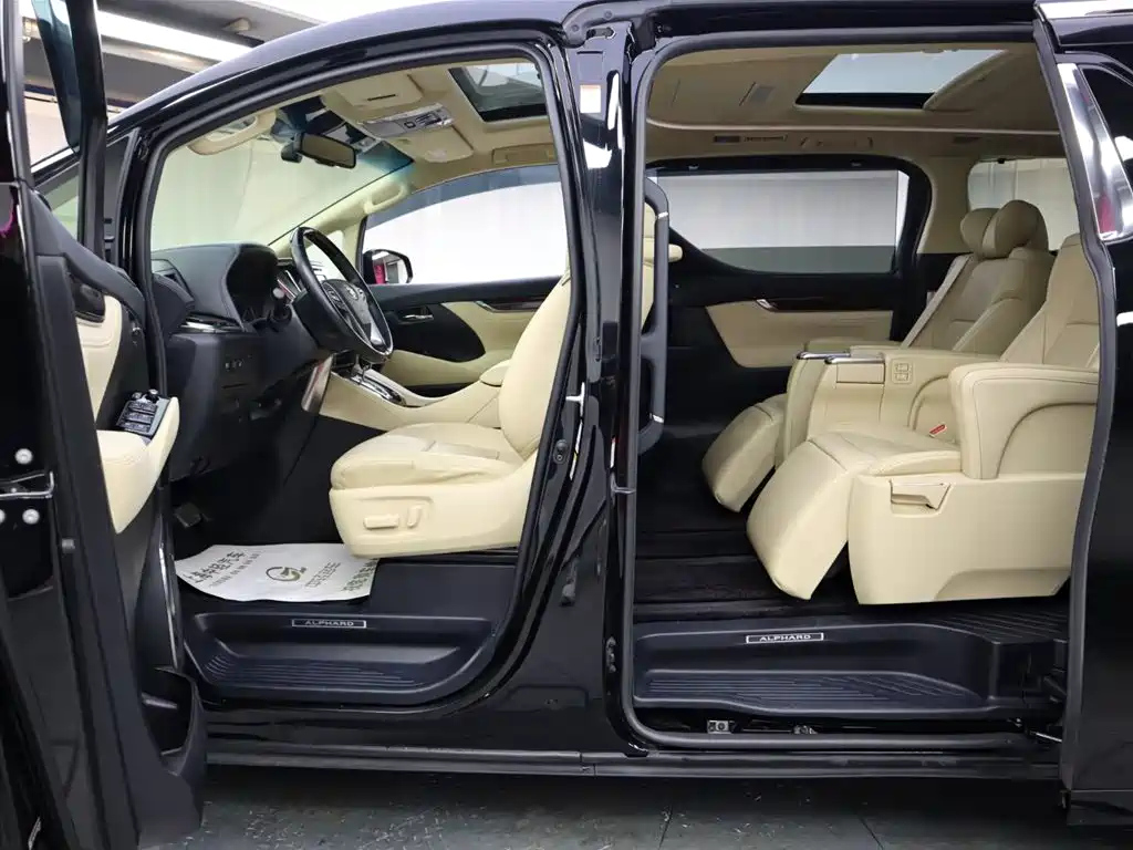 TOYOTA ALPHARD 2017