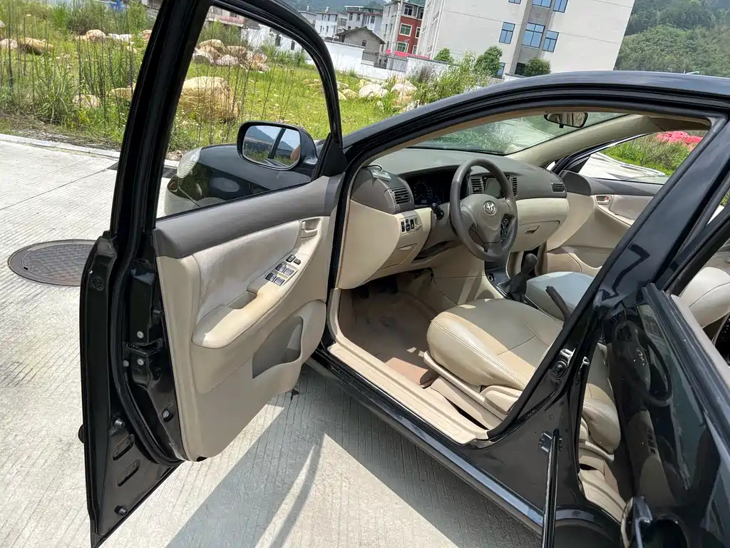 TOYOTA COROLLA 2010