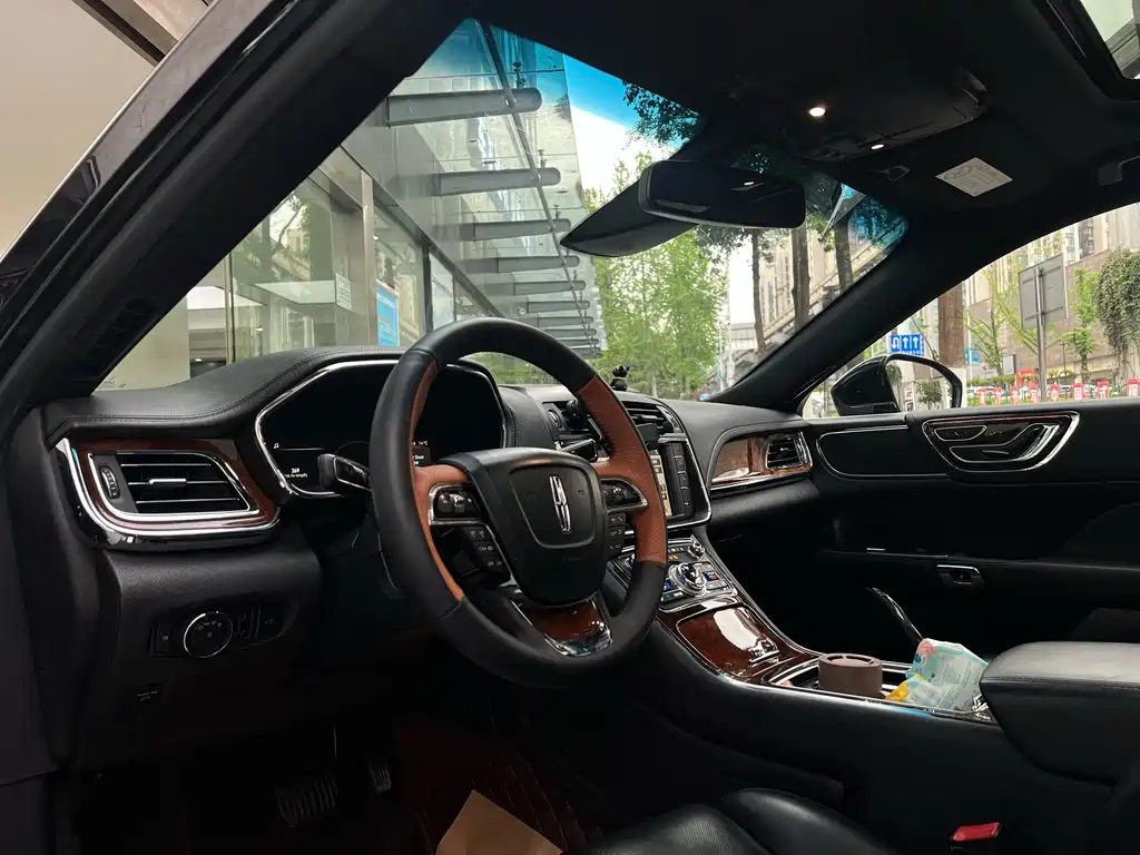 LINCOLN CONTINENTAL 2017