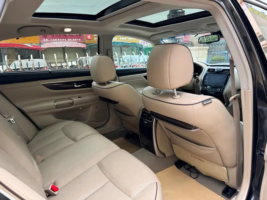NISSAN TEANA 2015