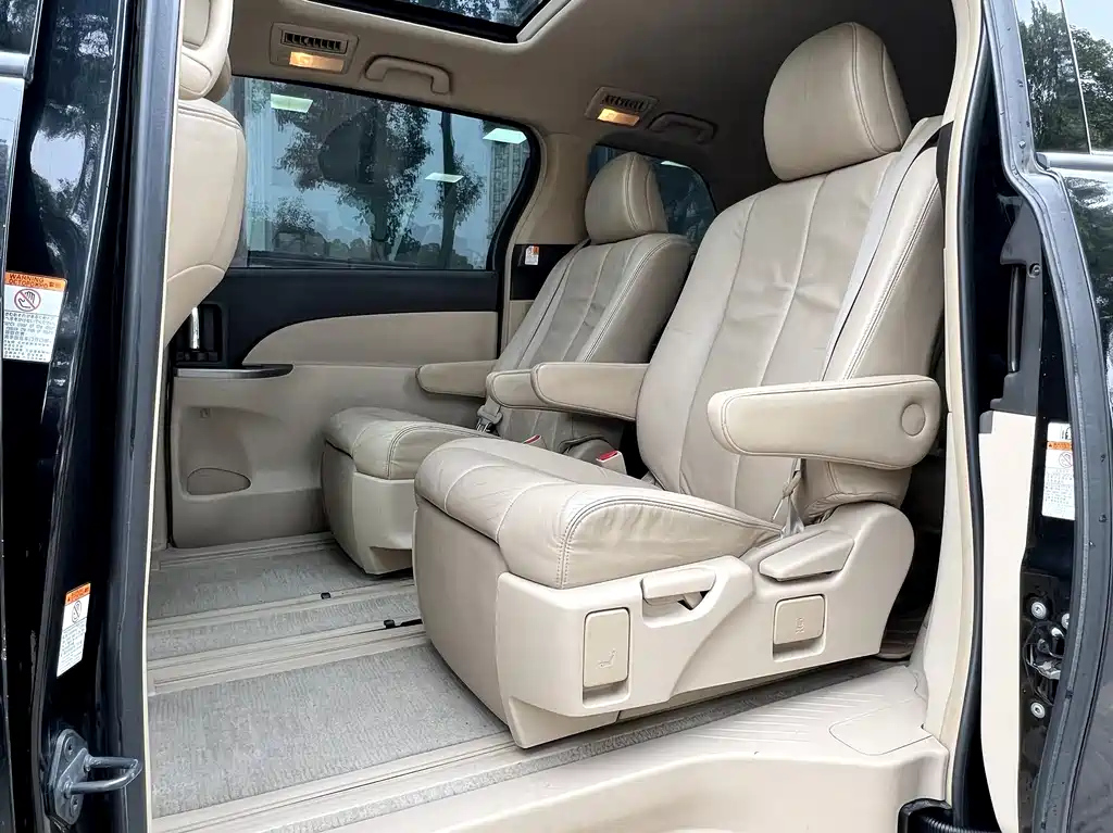 TOYOTA PREVIA 2015