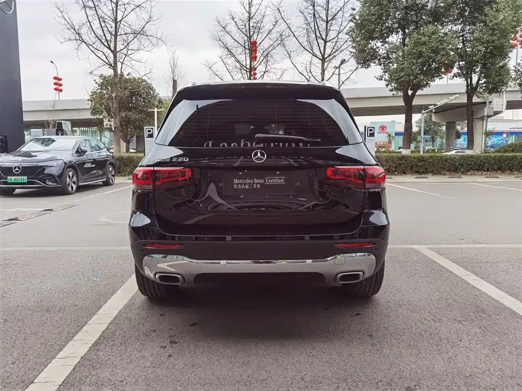 MERCEDES BENZ GLB 2023
