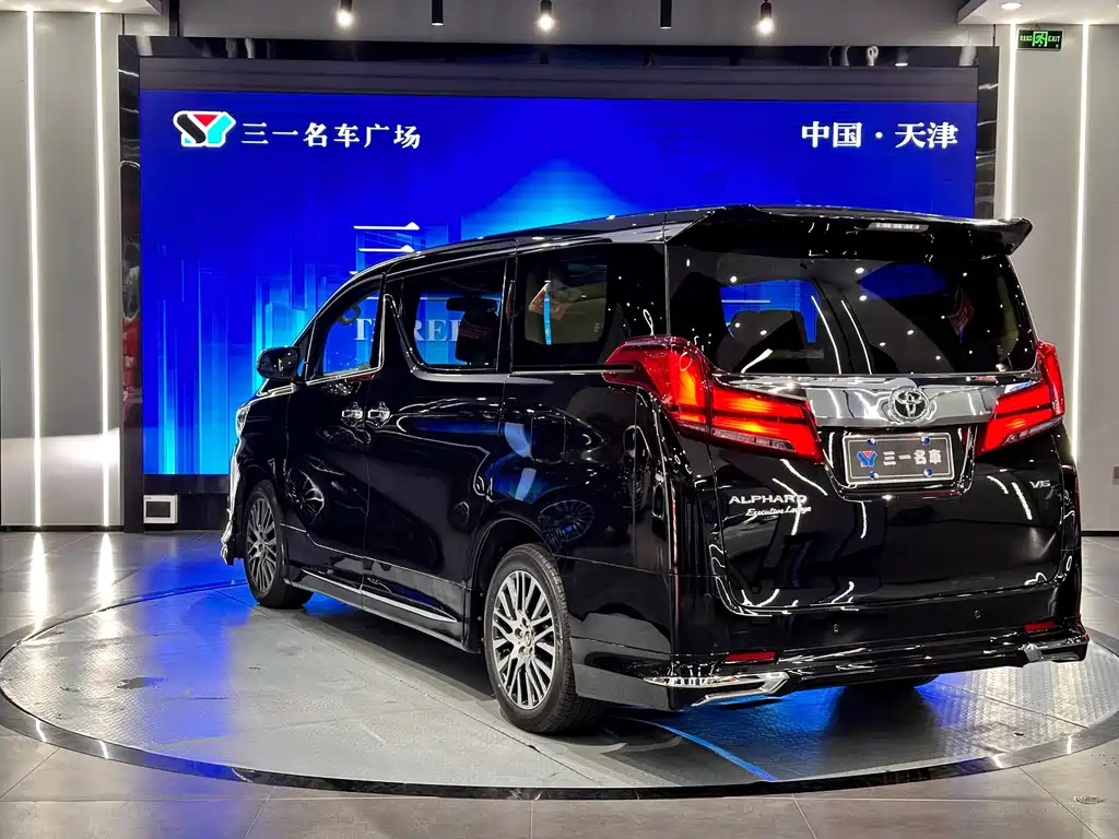 TOYOTA ALPHARD 2017