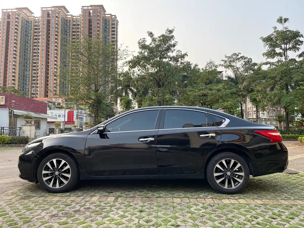 NISSAN TEANA 2018