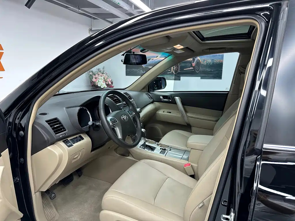 TOYOTA HIGHLANDER 2014
