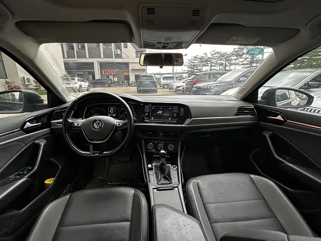 VOLKSWAGEN SAGITAR 2020