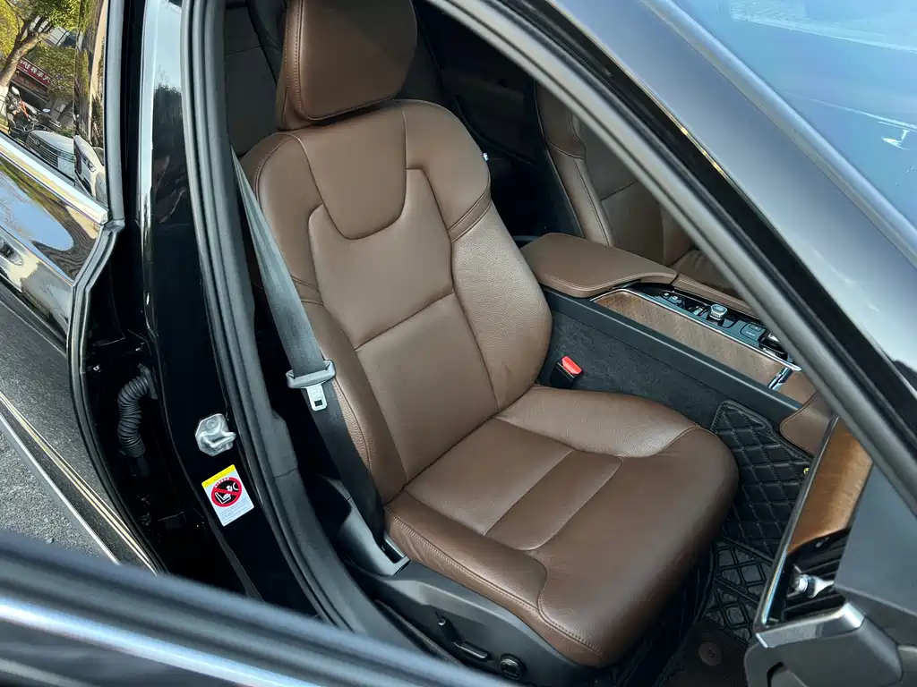 VOLVO S90 2021