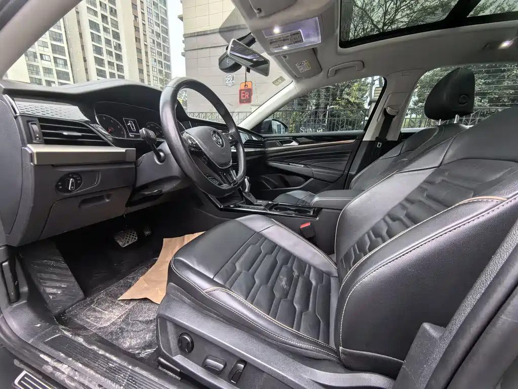 VOLKSWAGEN PASSAT 2020