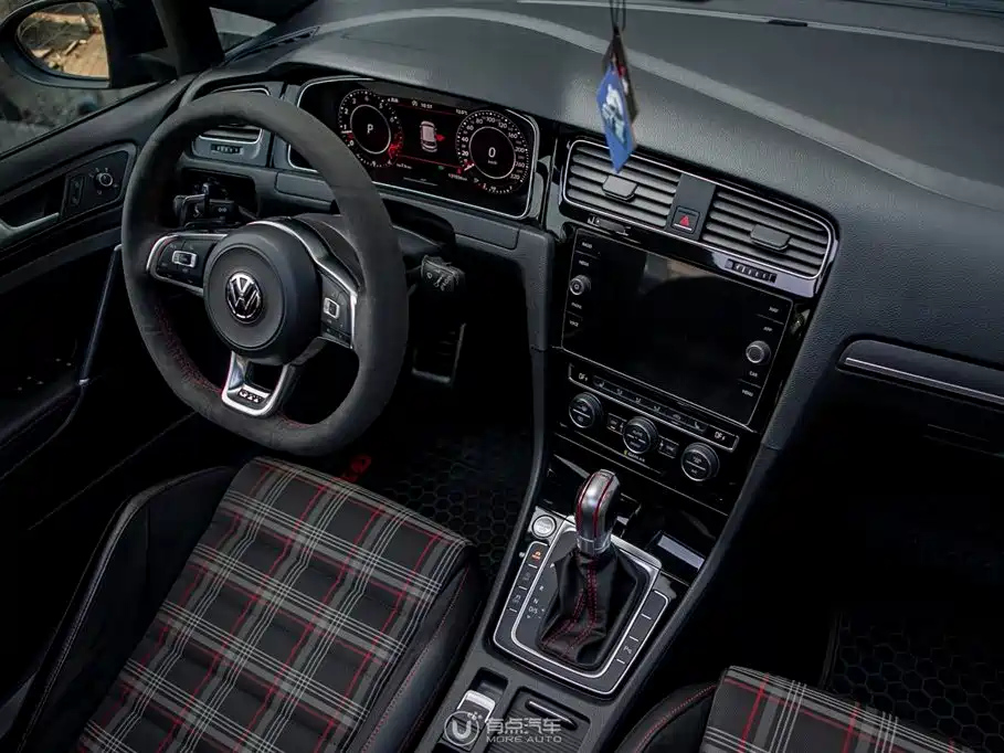 VOLKSWAGEN GOLF 2019