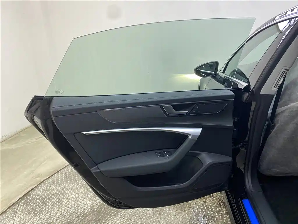 AUDI A7L 2024