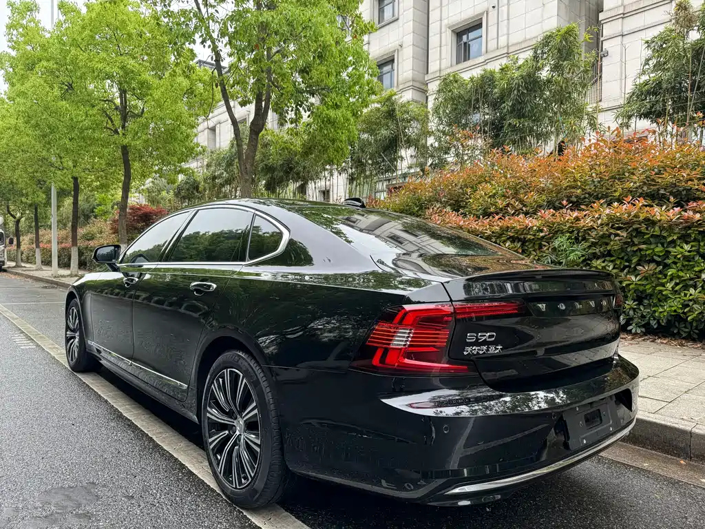 VOLVO S90 2022