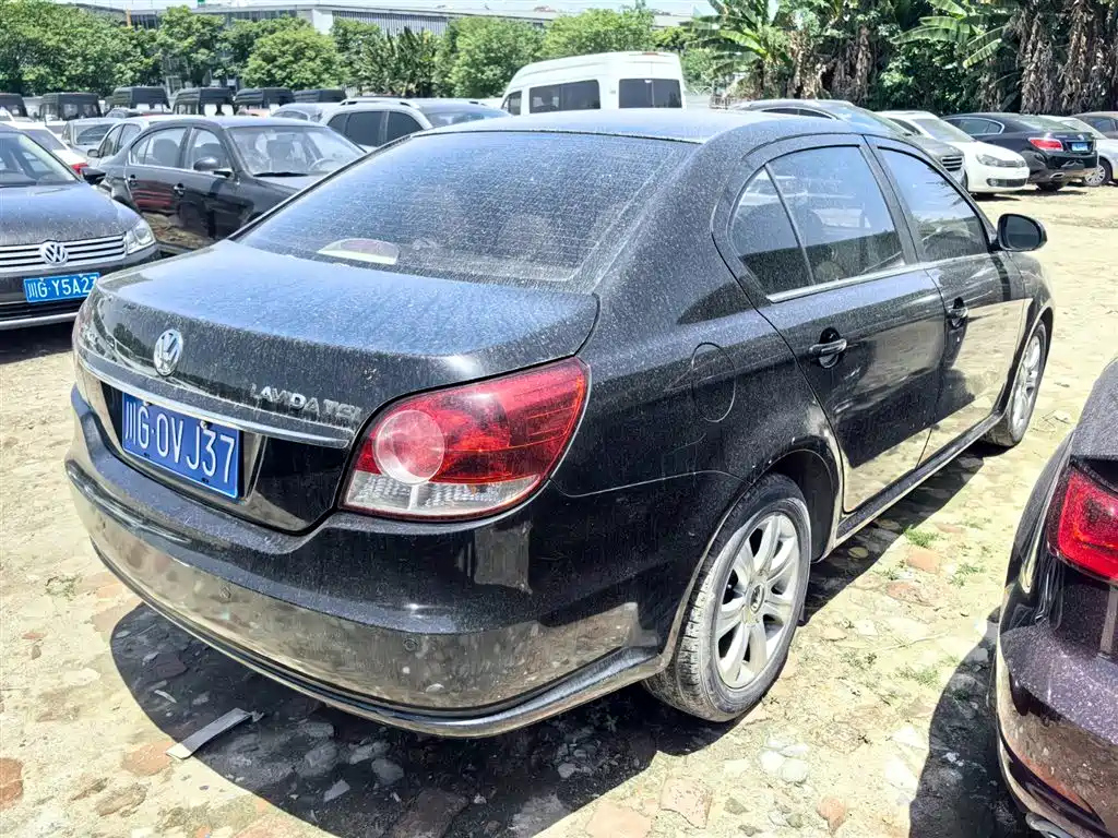 VOLKSWAGEN LAVIDA 2012