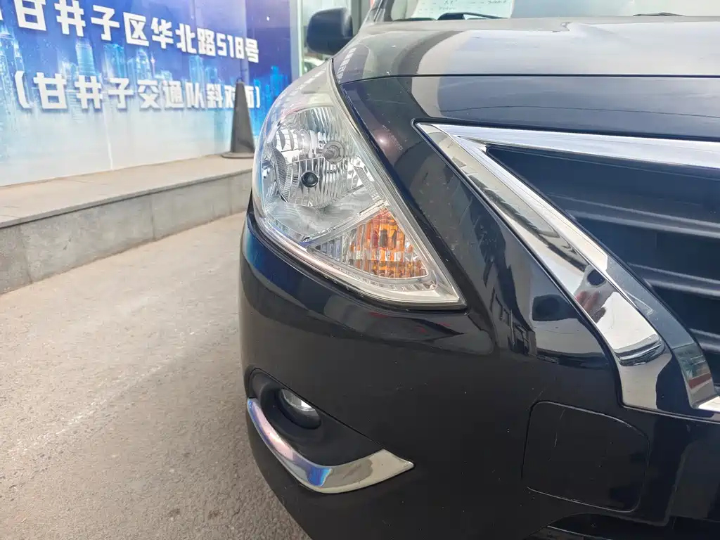 NISSAN SUNNY 2015