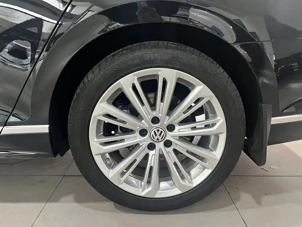 VOLKSWAGEN MAGOTAN 2023