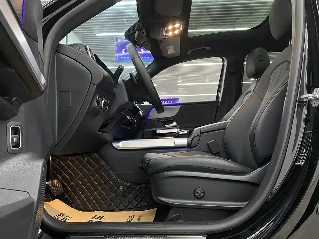 MERCEDES BENZ GLB 2021