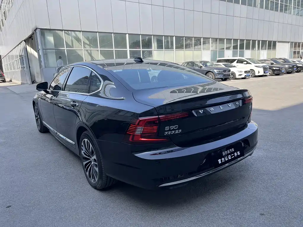 VOLVO S90 2022