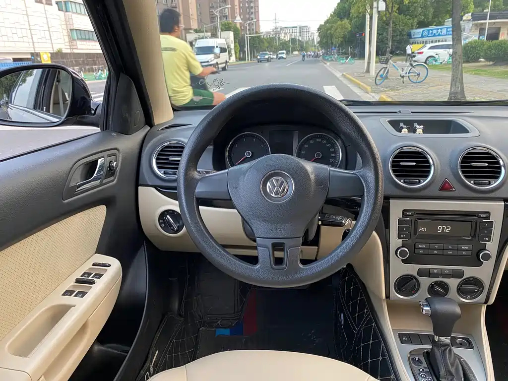 VOLKSWAGEN LAVIDA 2012