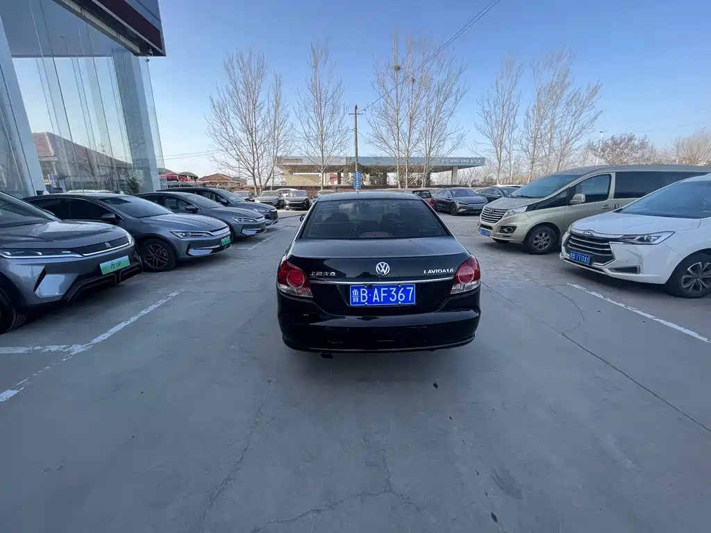 VOLKSWAGEN LAVIDA 2011