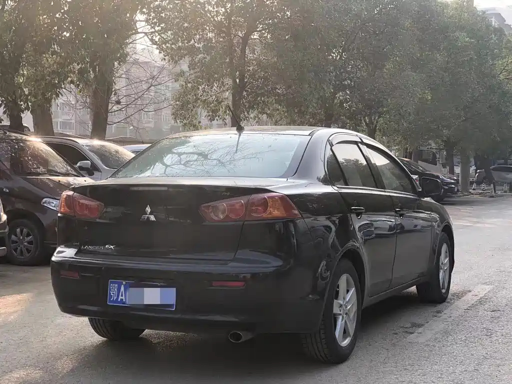 MITSUBISHI LANCER EX 2010