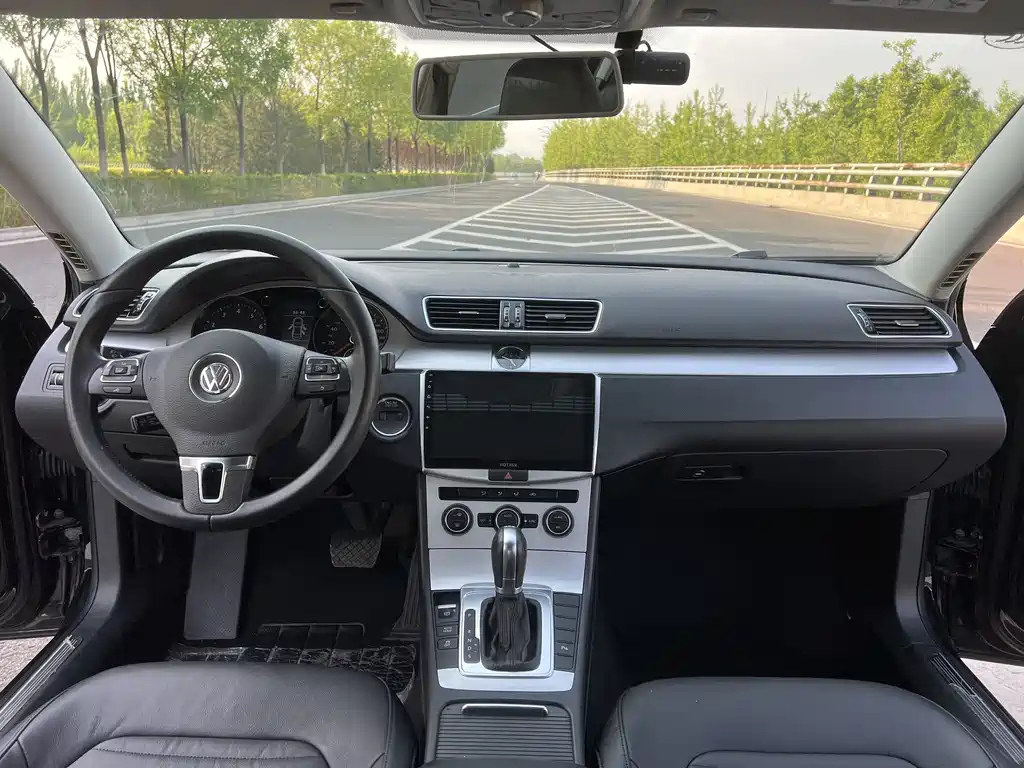 VOLKSWAGEN MAGOTAN 2016