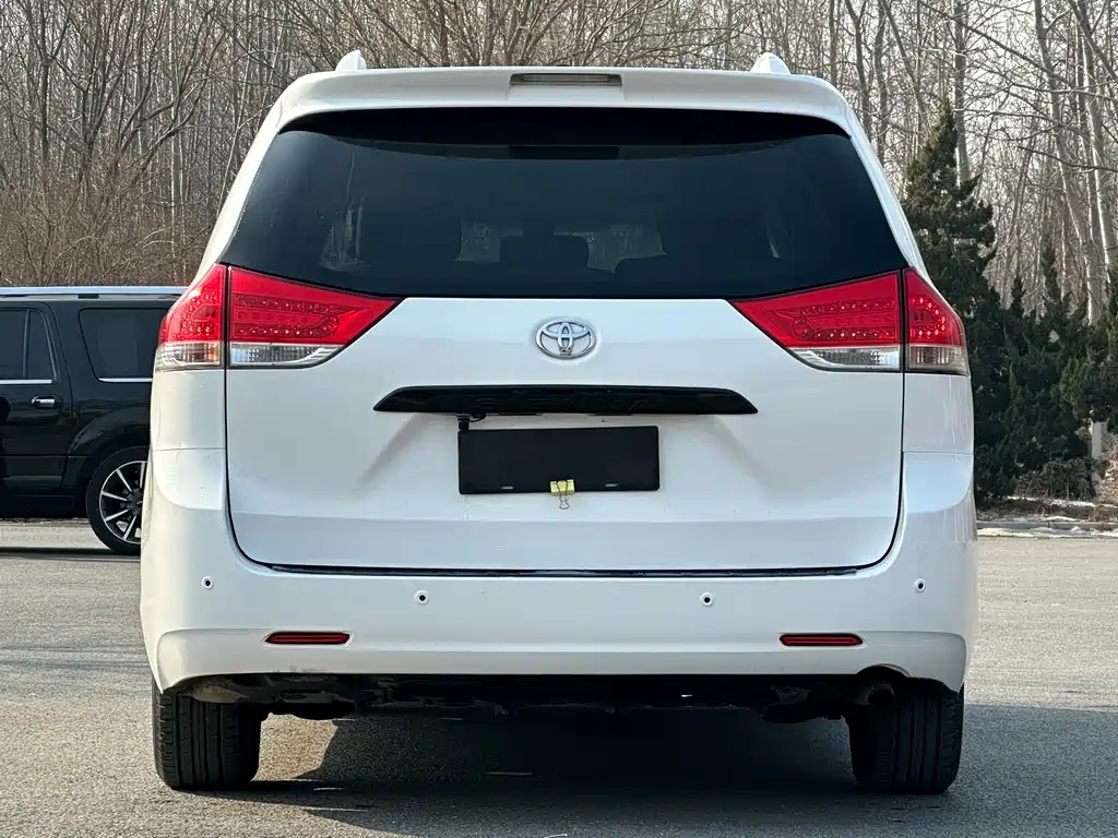 TOYOTA SIENNA 2014