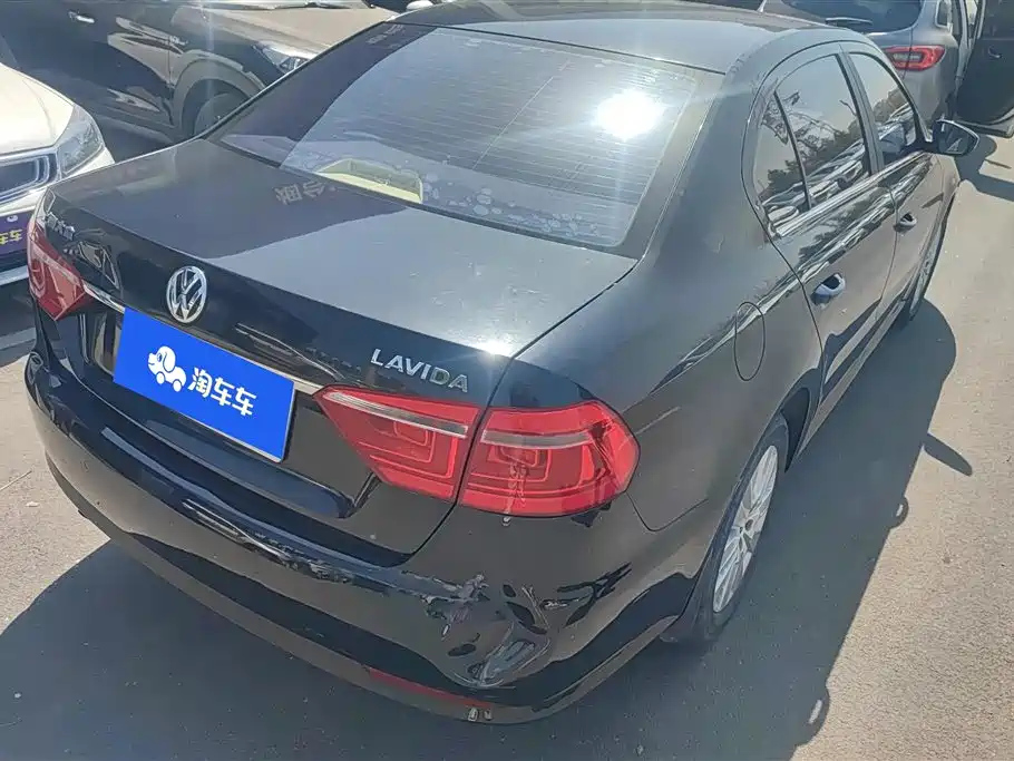 VOLKSWAGEN LAVIDA 2014