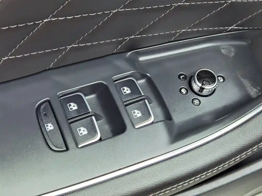 HONGQI HS5 2021