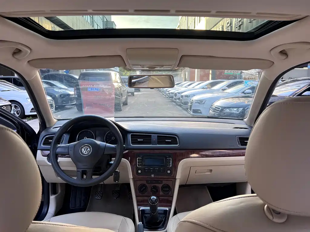 VOLKSWAGEN LAVIDA 2012