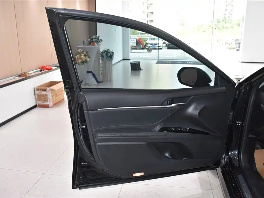TOYOTA CAMRY 2023