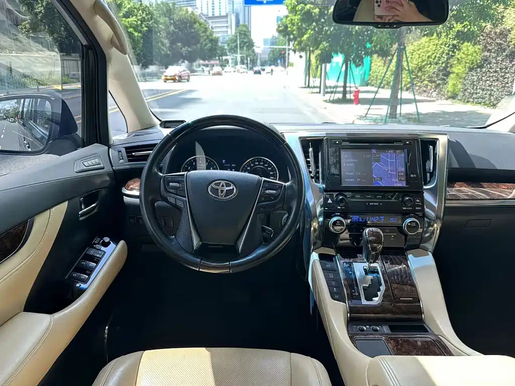 TOYOTA ALPHARD 2018