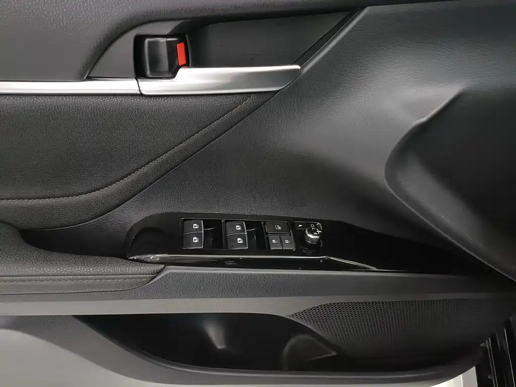 TOYOTA CAMRY 2020
