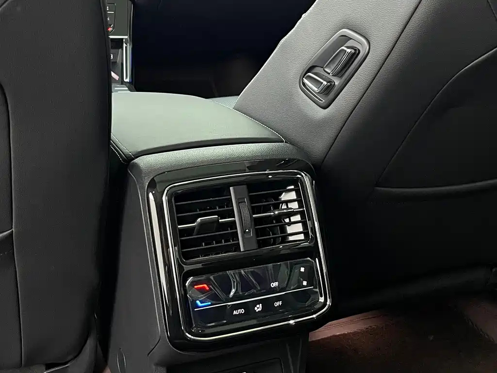 VOLKSWAGEN PASSAT 2023