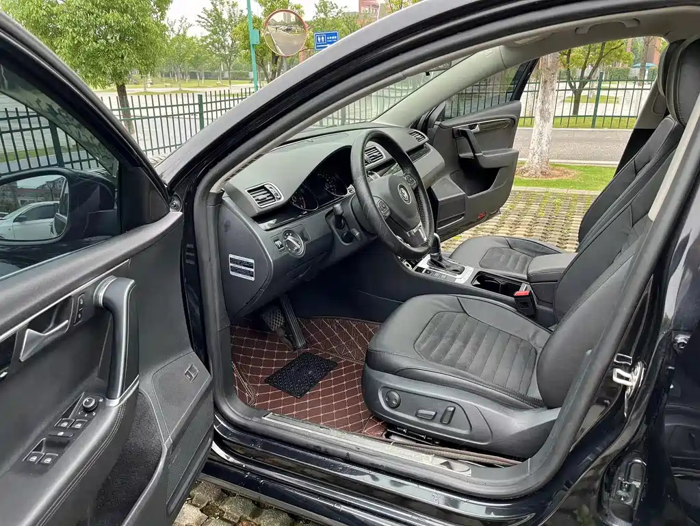 VOLKSWAGEN MAGOTAN 2015