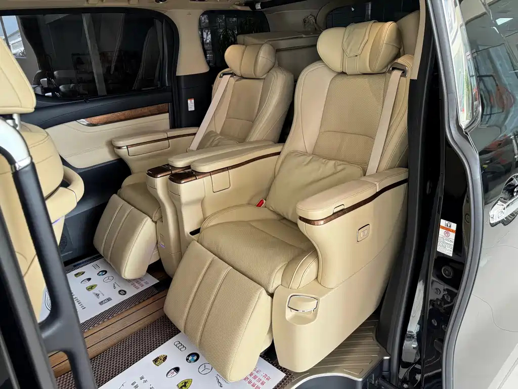 TOYOTA ALPHARD 2018