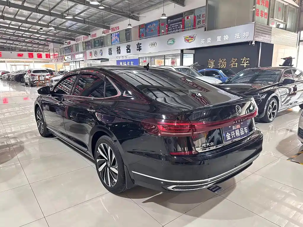 VOLKSWAGEN PASSAT 2023