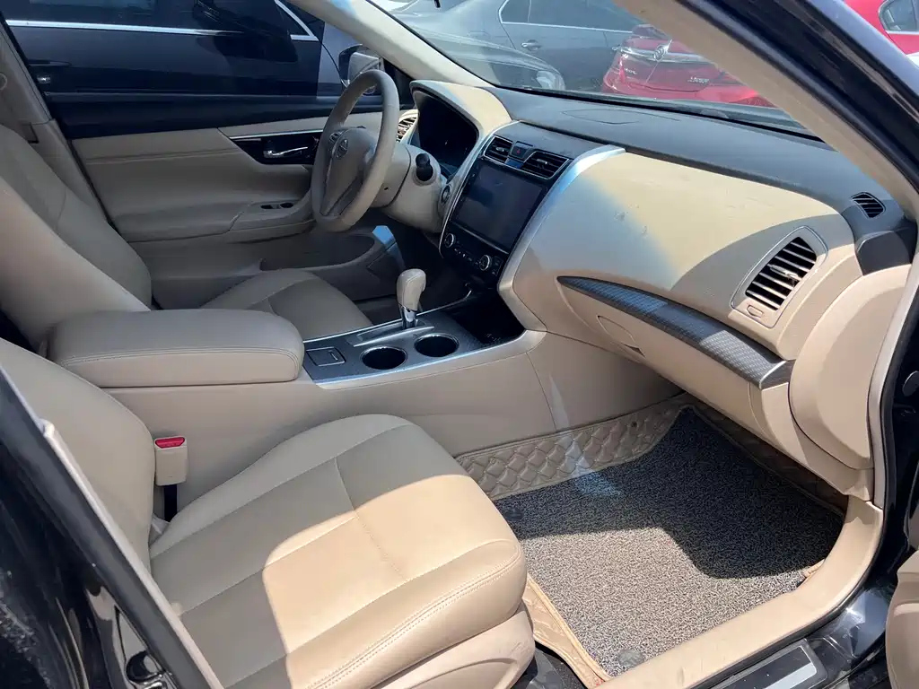NISSAN TEANA 2019