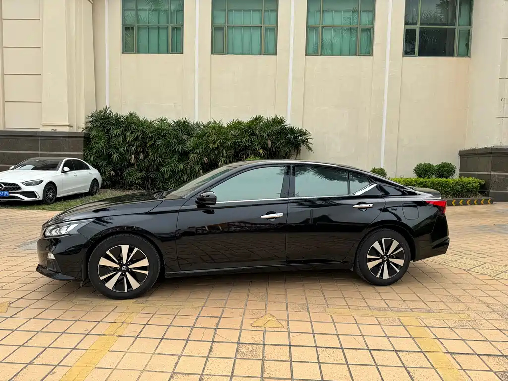 NISSAN TEANA 2022
