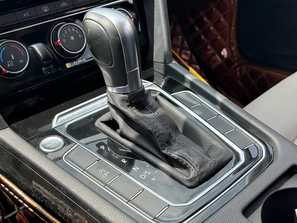 VOLKSWAGEN MAGOTAN 2020