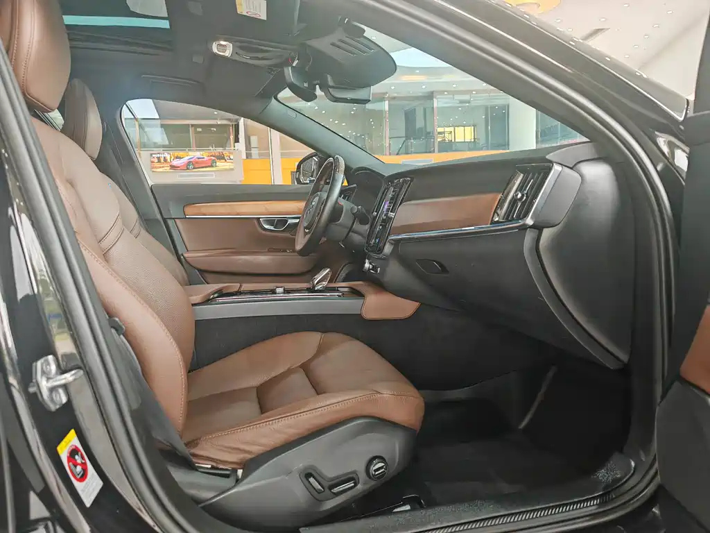 VOLVO S90 2021