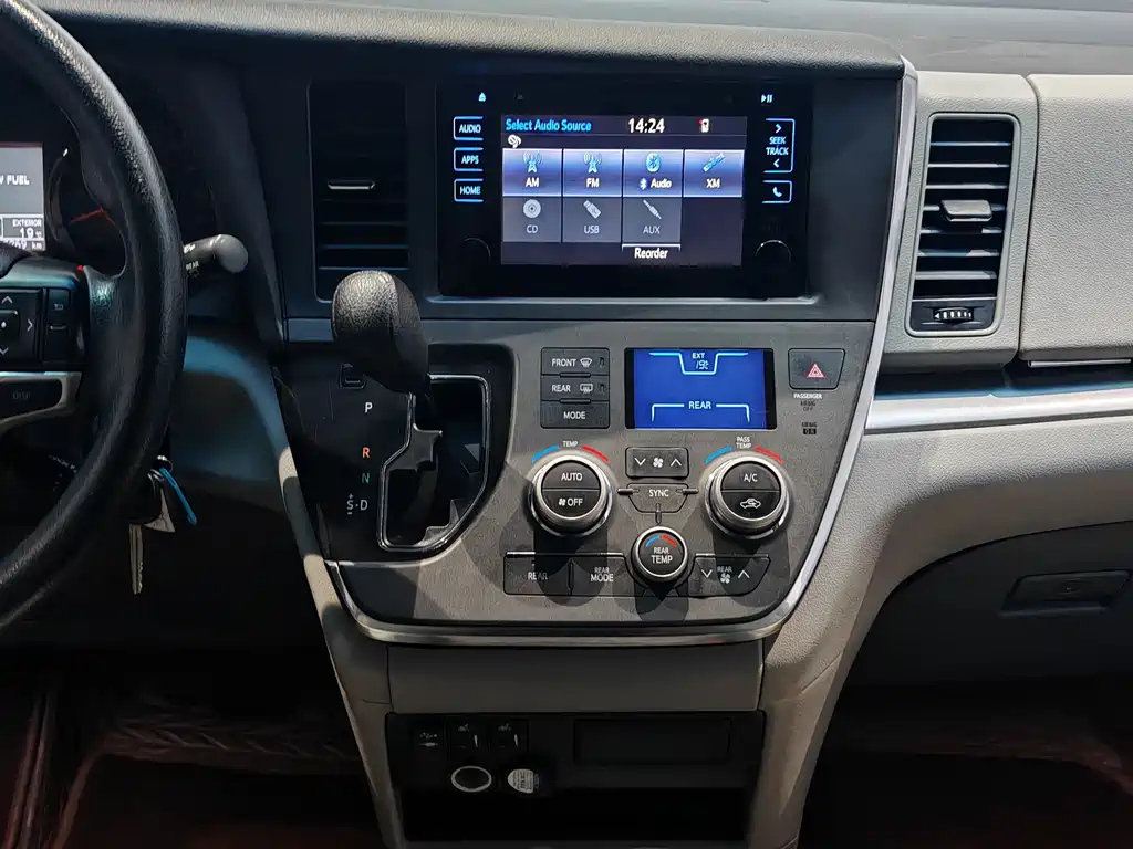 TOYOTA SIENNA 2018