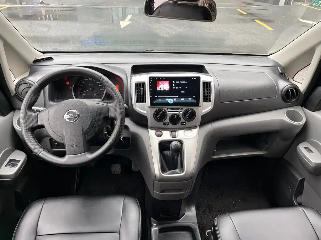 NISSAN NV200 2013