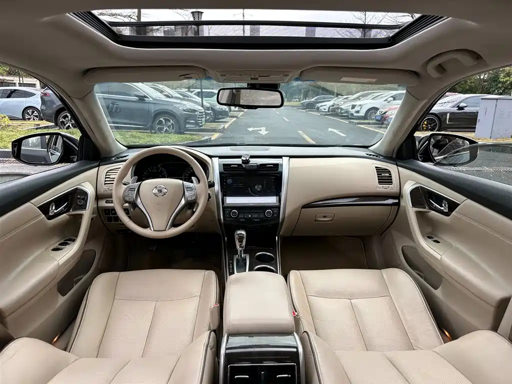 NISSAN TEANA 2015