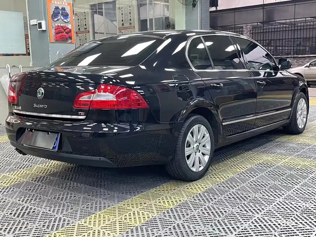 SKODA SUPERB 2013