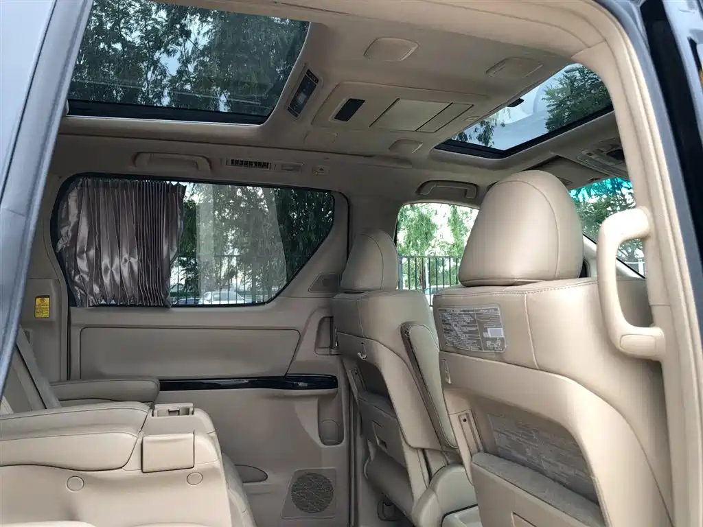 TOYOTA ALPHARD 2012