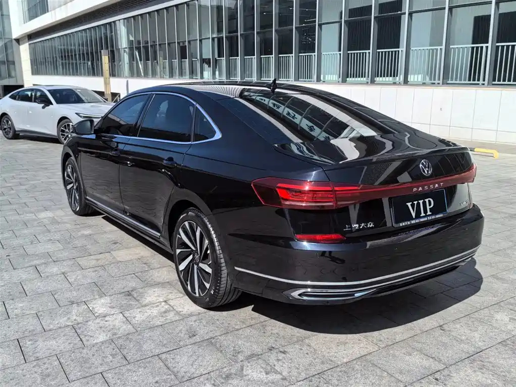 VOLKSWAGEN PASSAT 2021