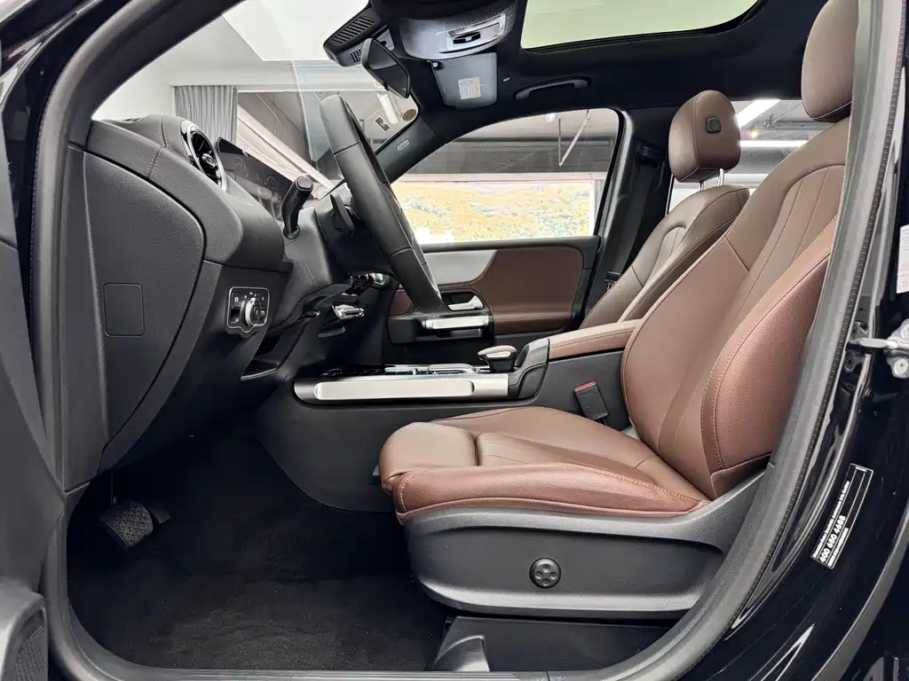 MERCEDES BENZ GLB 2023