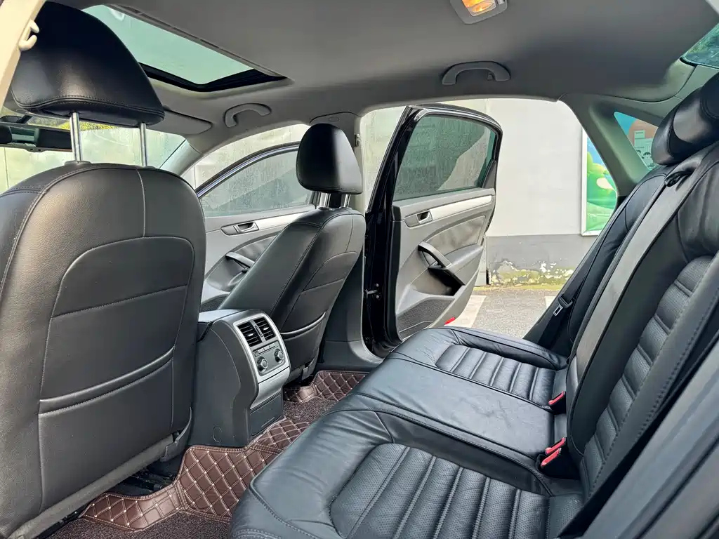 VOLKSWAGEN PASSAT 2014