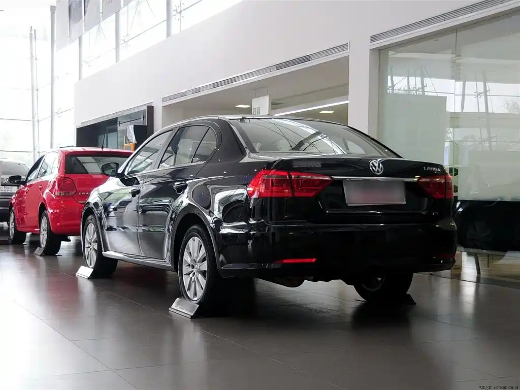 VOLKSWAGEN LAVIDA 2013