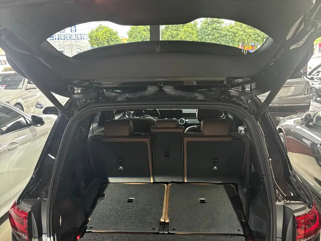 MERCEDES BENZ GLB 2023