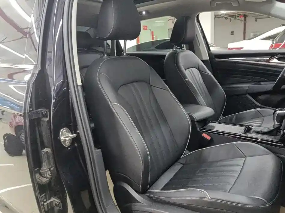VOLKSWAGEN PASSAT 2022